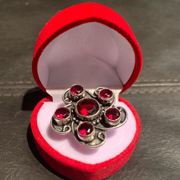 Pinwheel Garnet Ring - Picture 5 of 6